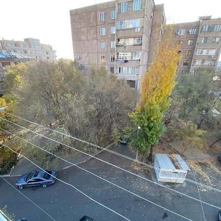 Large Cozy Apartment On Beginning Of Komitas Ave Ереван Екстериор снимка