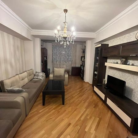 Large Cozy Apartment On Beginning Of Komitas Ave Ереван Екстериор снимка