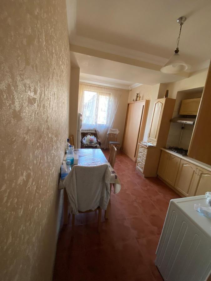 Large Cozy Apartment On Beginning Of Komitas Ave Ереван Екстериор снимка