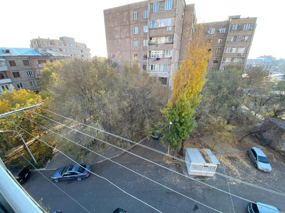 Large Cozy Apartment On Beginning Of Komitas Ave Ереван Екстериор снимка