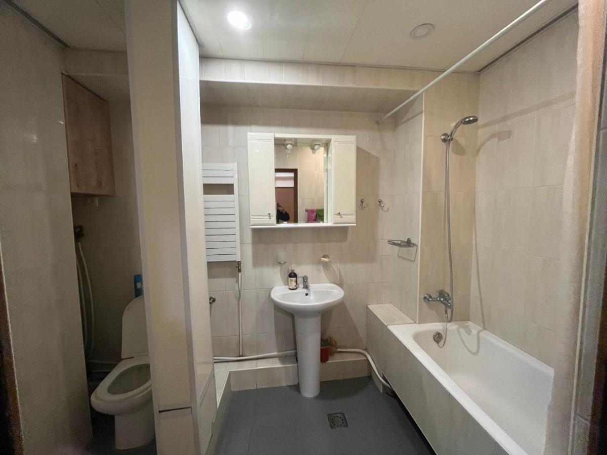 Large Cozy Apartment On Beginning Of Komitas Ave Ереван Екстериор снимка