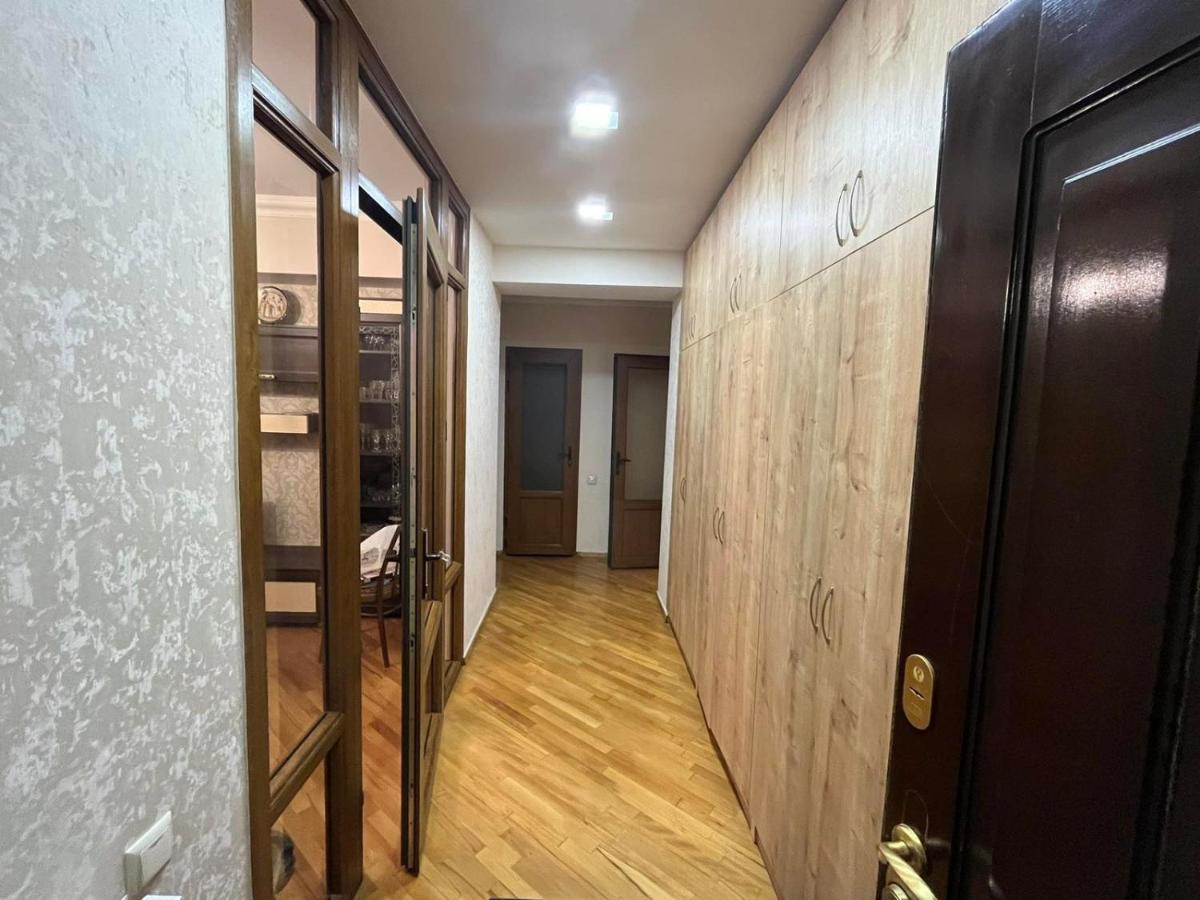 Large Cozy Apartment On Beginning Of Komitas Ave Ереван Екстериор снимка