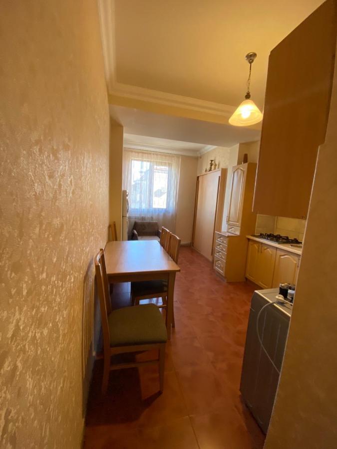 Large Cozy Apartment On Beginning Of Komitas Ave Ереван Екстериор снимка